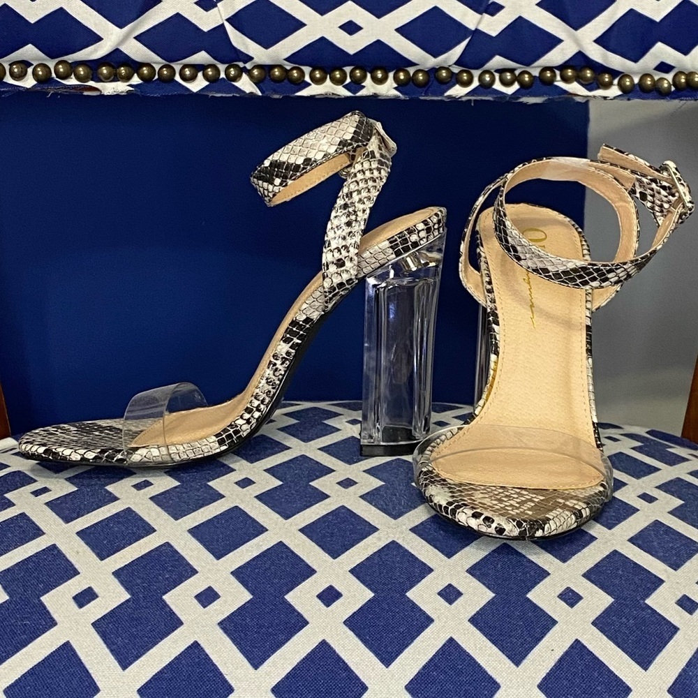 Black and white snake ankle strap block lucite heels with clear toe strap sz 5.5